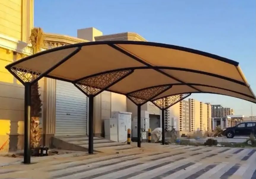 تركيب مظلات سيارات كابولي وهرمي بأجود خامات العزل الحراري في المدينة المنورة