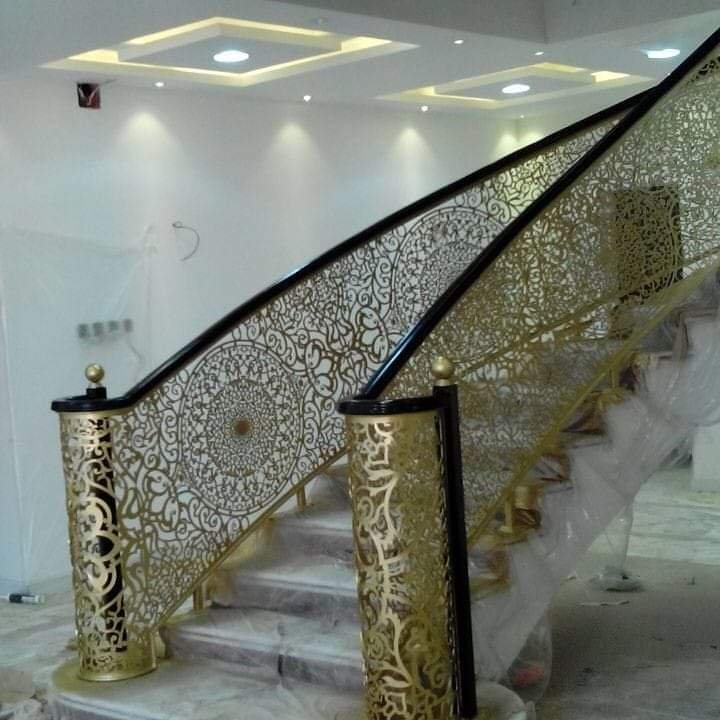 درابزين حديد مشغول
